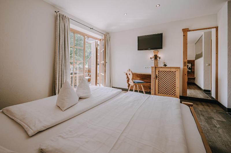 Double Room image 3