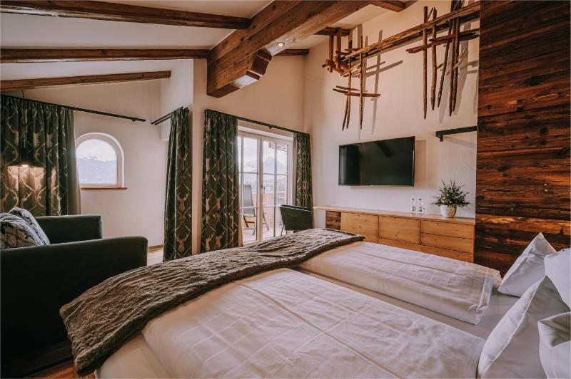 Deluxe Suite image 3