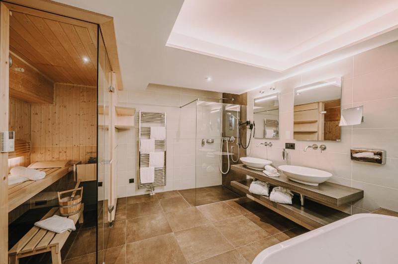 Two-Bedroom Apartment with Spa Bath image 4