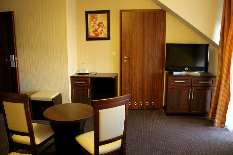 Standard Twin Room image 1