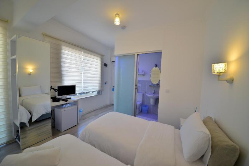 Double or Twin Room with Balcony image 3