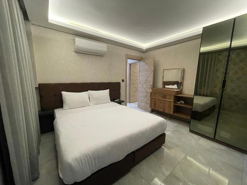 Economy Double or Twin Room image 2