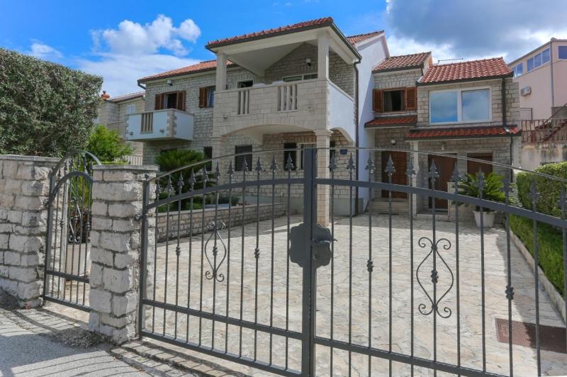Apartment in Supetar with sea view terrace air conditioning WiFi 3361-1 - image 21