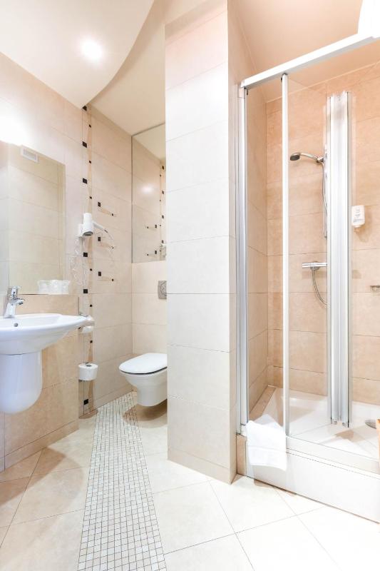 Superior Twin Room with City View image 2