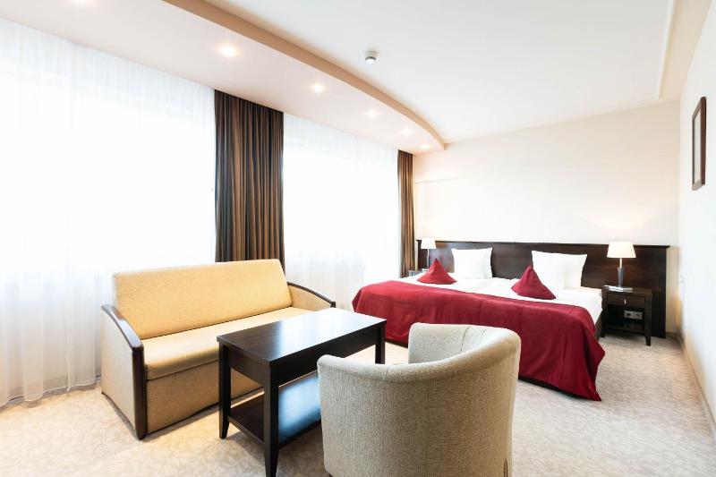 Superior Twin Room image 1