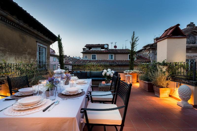 Casa Ottone - Residenze Seicento - A superb bright flourish apartment with grand terrace inside Lucca City Centre - image 15