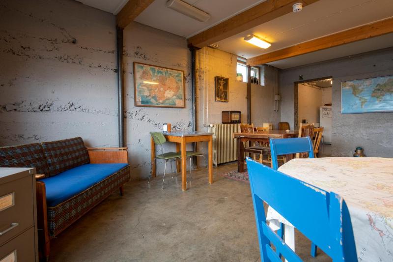 Single Room with Shared Bathroom image 2