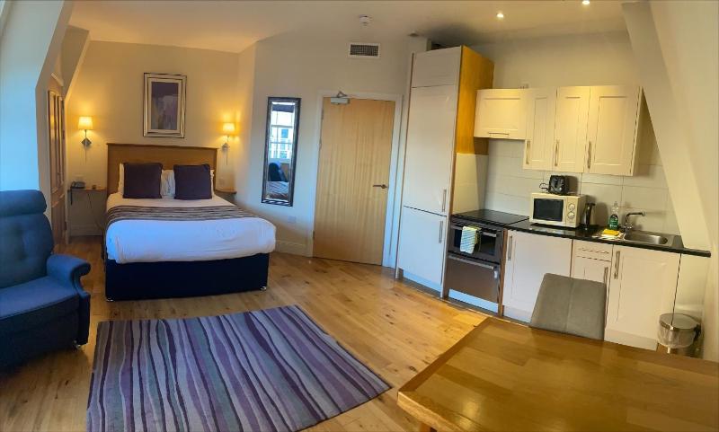 Studio Apartment image 3