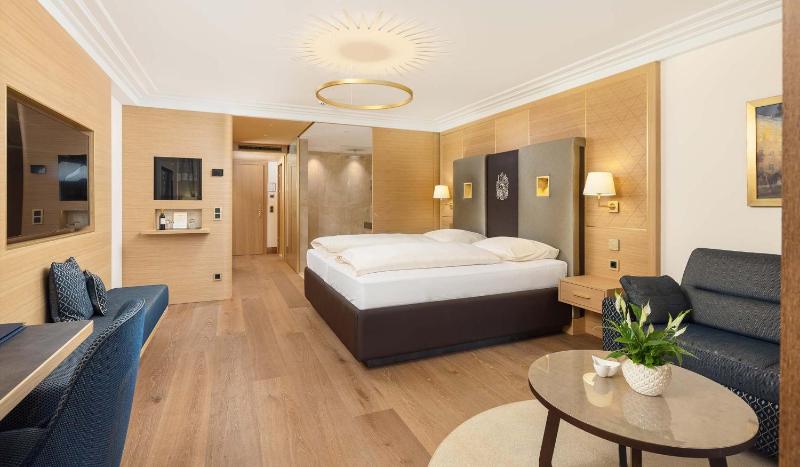 Deluxe Double Room image 1
