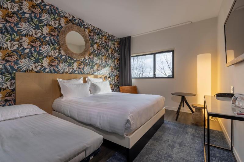 Double Room with Extra Bed image 1