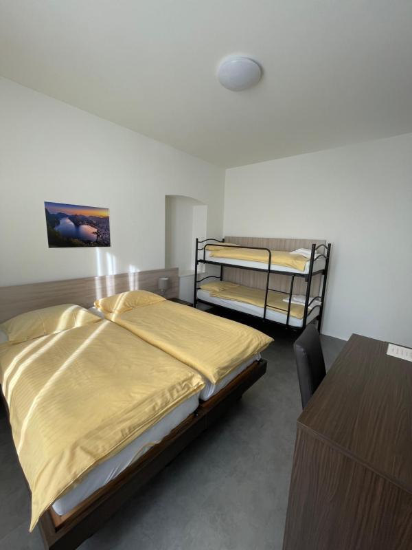 Economy Quadruple Room image 2