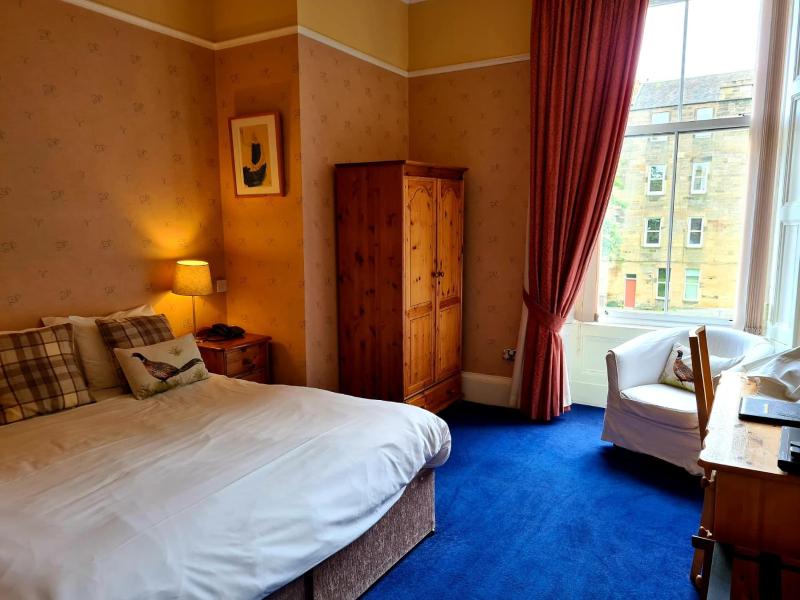 Standard Double Room image 3