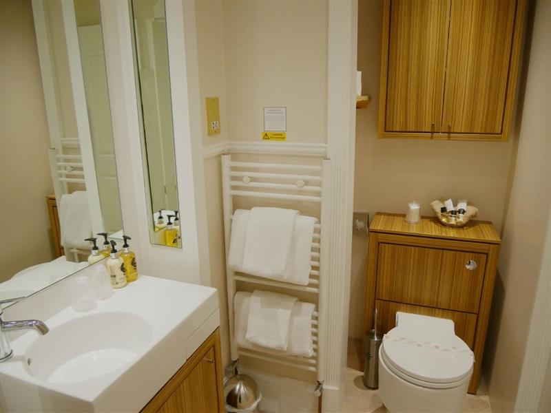 Standard Twin Room image 2