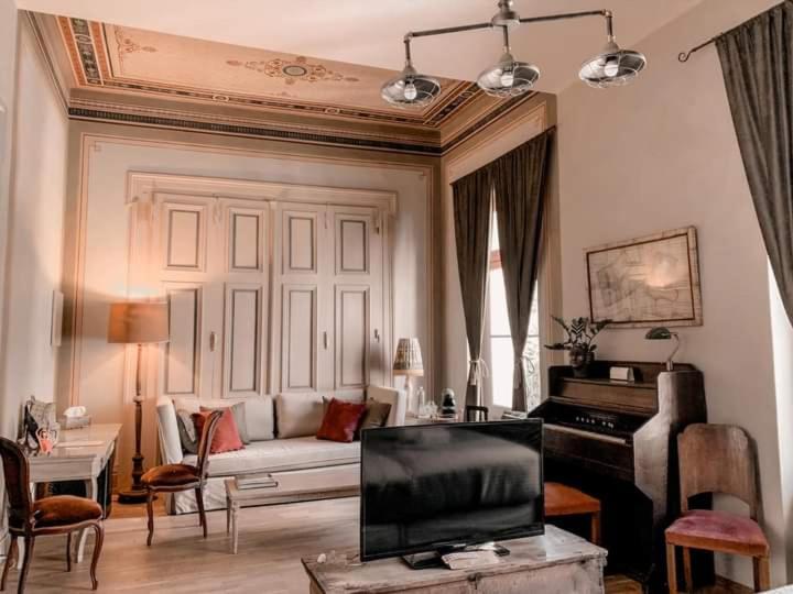 Emporikon Athens Hotel - image 16