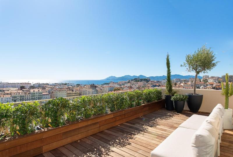 Rooftop SOHA - 2 BdR 2 BthR 1 toil - Clim Terrace Elevator small Parking Images
