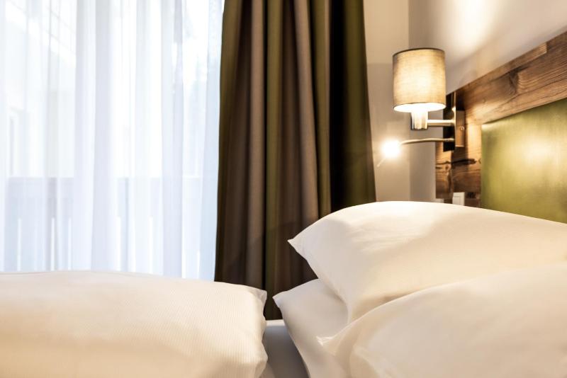 Double Room with Balcony image 3