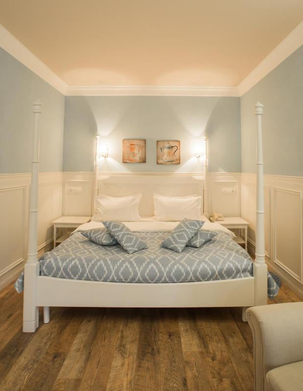 Junior Suite with Spa Bath image 1