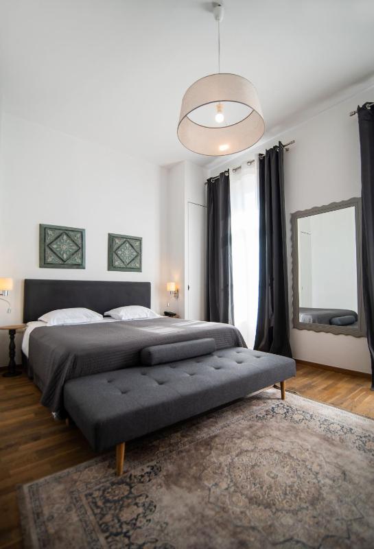 Superior Room with City View image 3