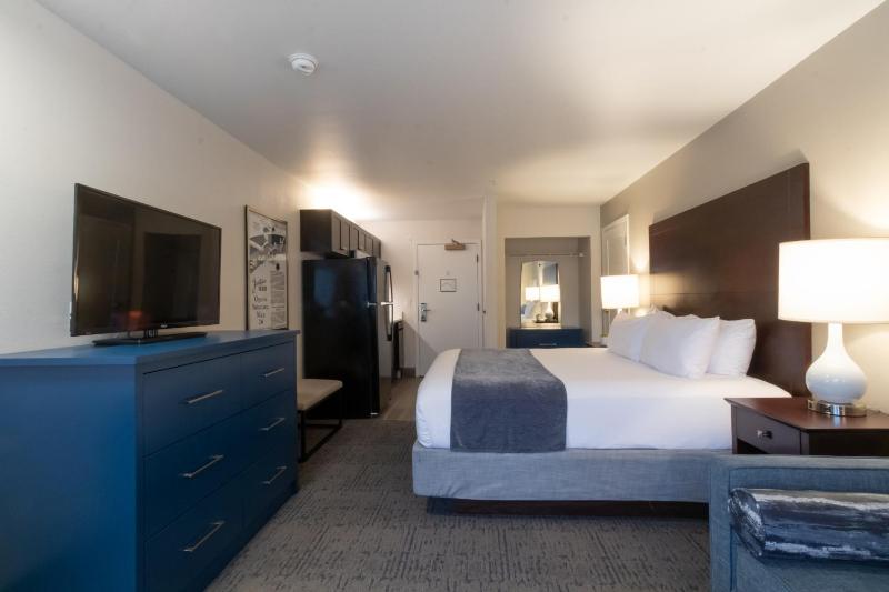 Oxford Suites Portland - Jantzen Beach - image 13