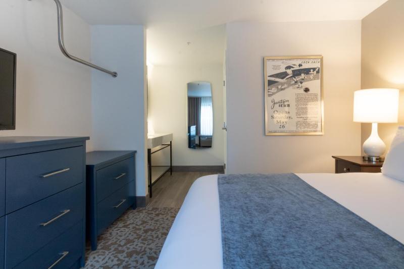 Oxford Suites Portland - Jantzen Beach - image 14