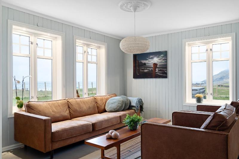 Villa - Beach Front image 3