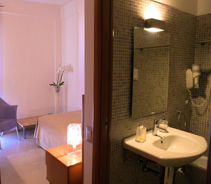 Triple Room image 3