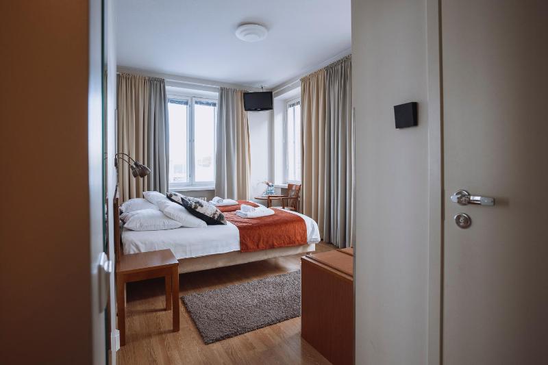 Twin Room image 3