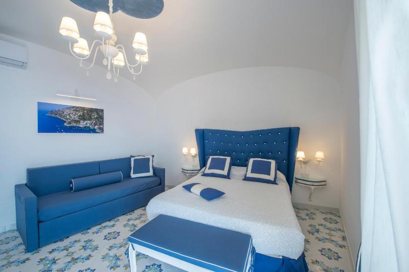 Quadruple Room with Balcony and Sea View image 1