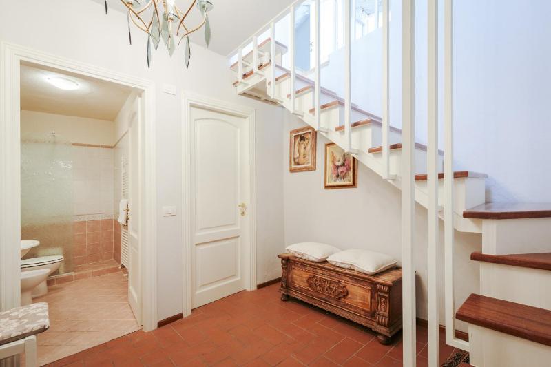 Casa Rosalba spacious Home with Elevator along Via Guinigi inside the Lucca Walls - image 24