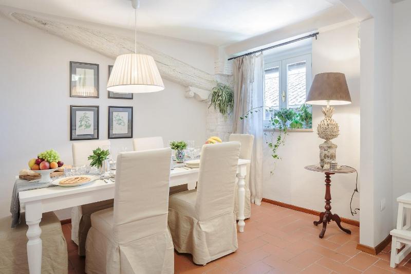 Casa Rosalba spacious Home with Elevator along Via Guinigi inside the Lucca Walls - image 36