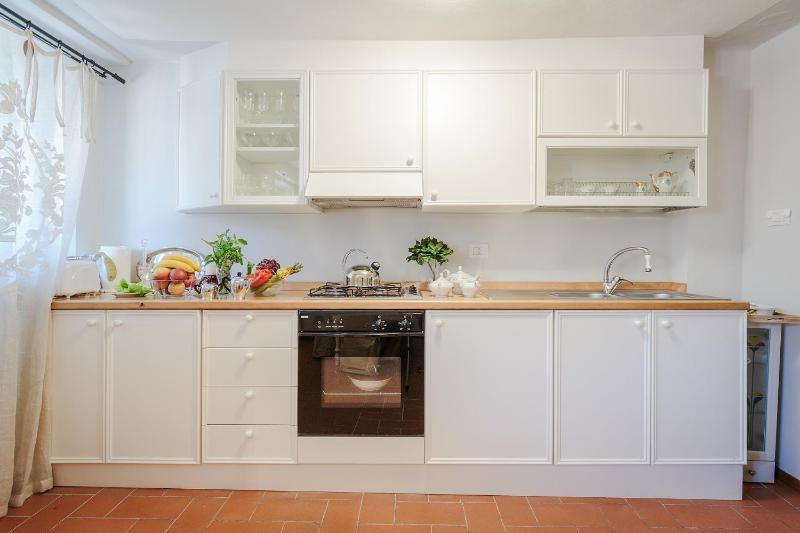 Casa Rosalba spacious Home with Elevator along Via Guinigi inside the Lucca Walls - image 21