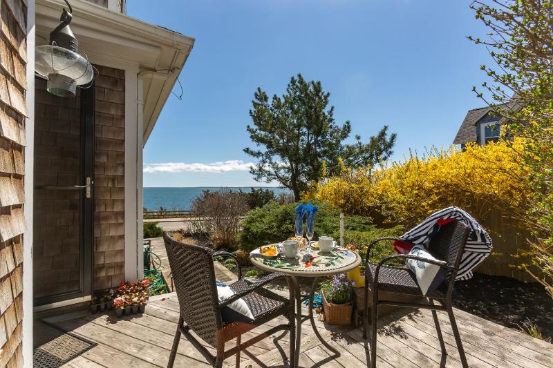 Deluxe Studio with Partial Ocean View and Terrace image 4