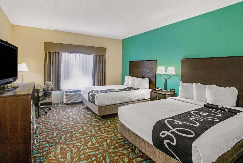 Comfort Inn & Suites Sarasota I75 - image 32