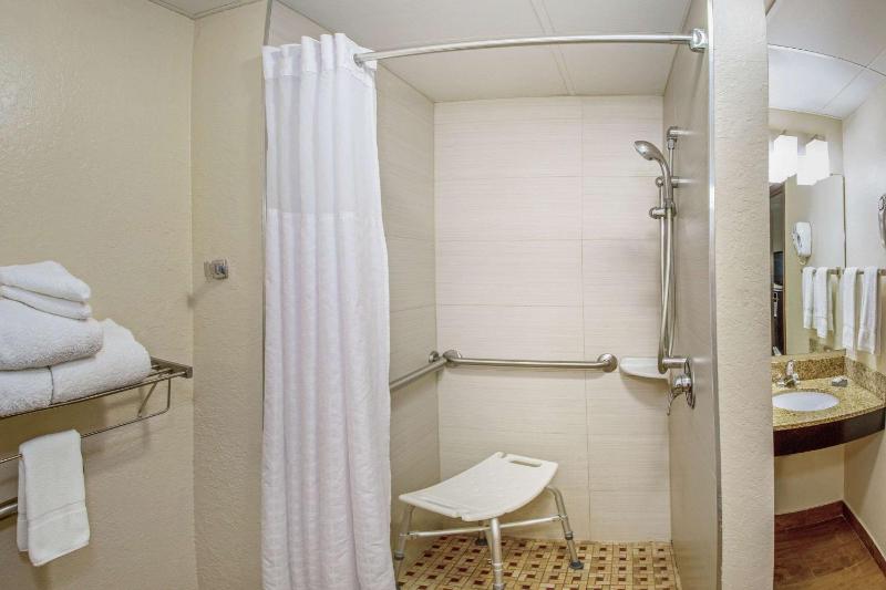 Comfort Inn & Suites Sarasota I75 - image 14