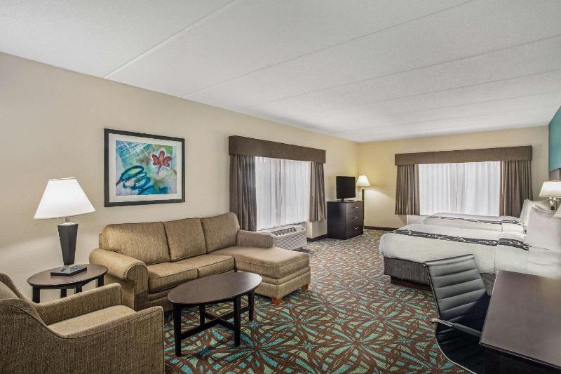 Comfort Inn & Suites Sarasota I75 - image 4