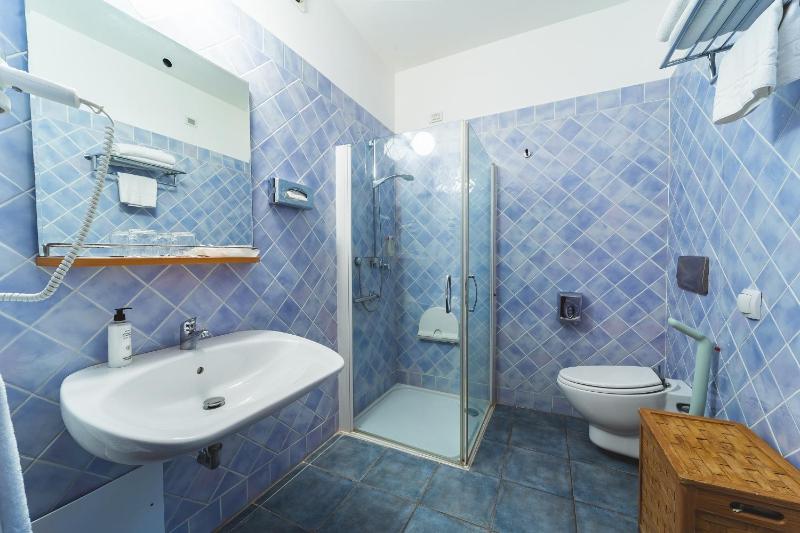 Classic Triple Room image 4