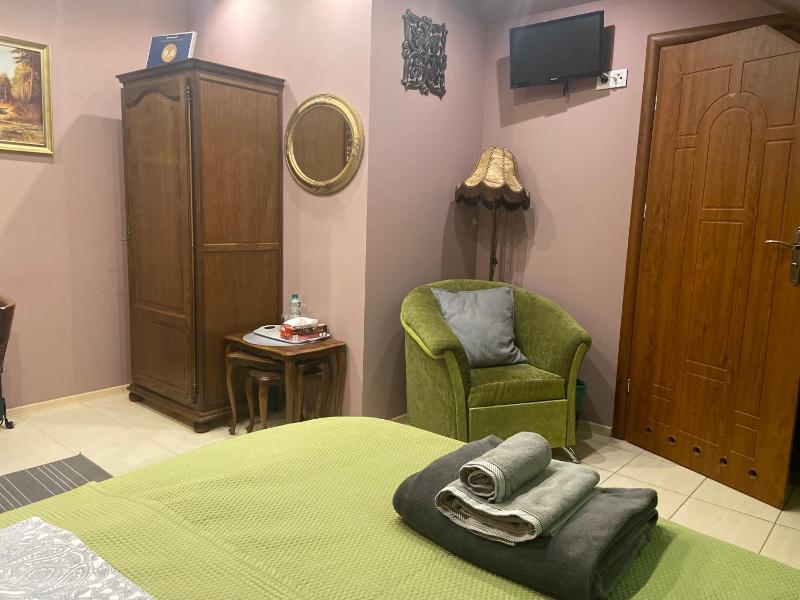 Double or Twin Room image 4