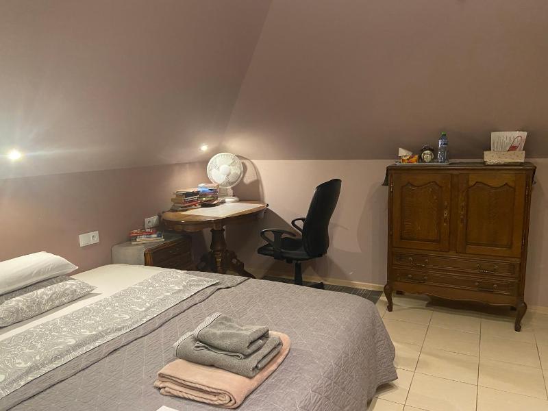 Large Double or Twin Room image 3