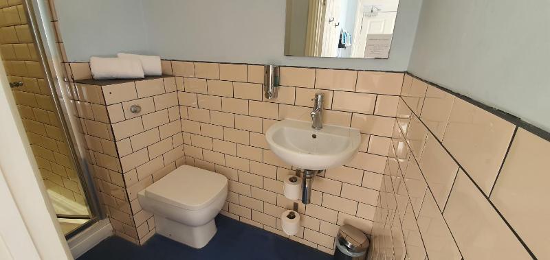 Double Room with Private Bathroom image 3