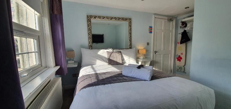 Double Room with Private Bathroom image 4