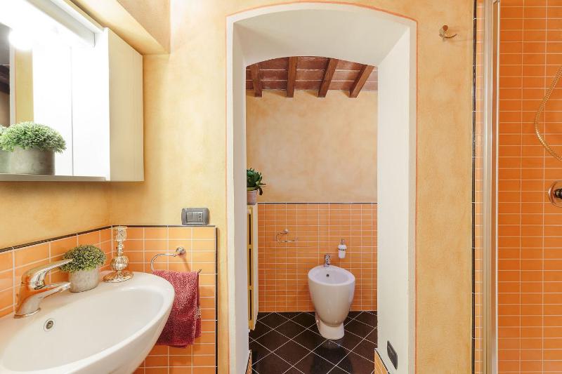 Casa Rosemary Convenient 3 bedrooms flat in central Lucca with air conditioning - image 16