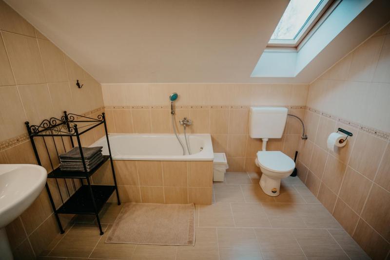 Standard Suite image 3