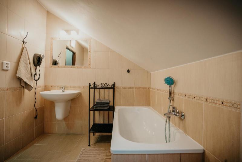 Standard Suite image 2