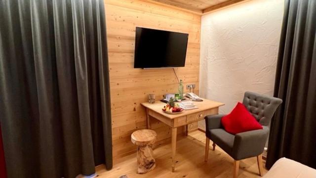 Large Double Room image 1