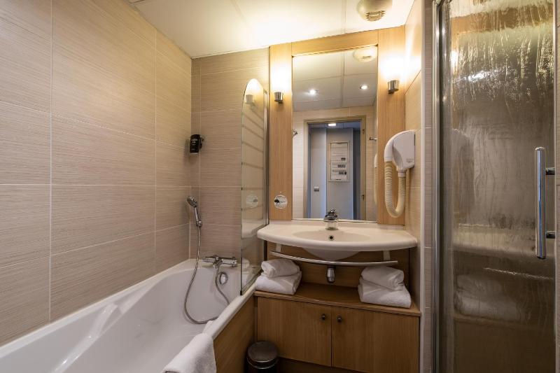 Studio (2 Adults) image 3