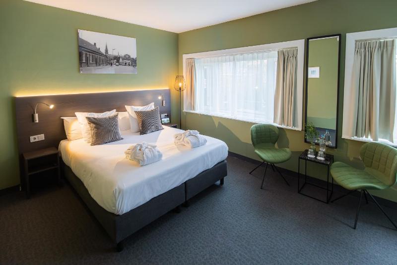 Deluxe Double Room image 3
