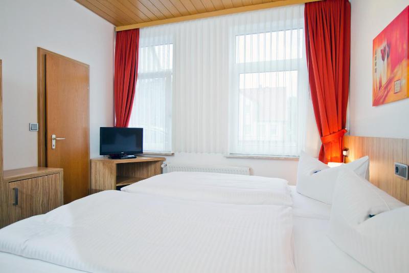Economy Double Room image 4