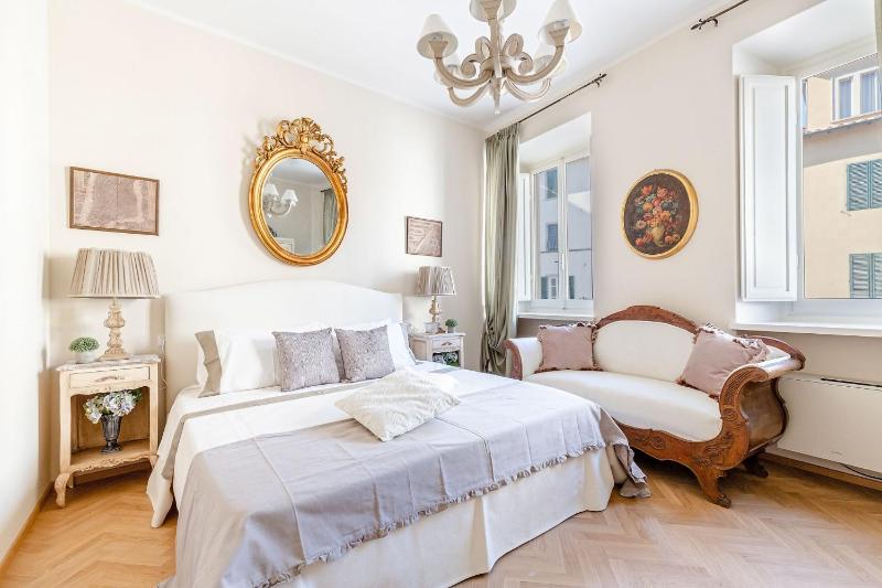 Casa San Frediano 3 Luxury Bedrooms and a Charming LUCCA View Inside the Walls - image 9