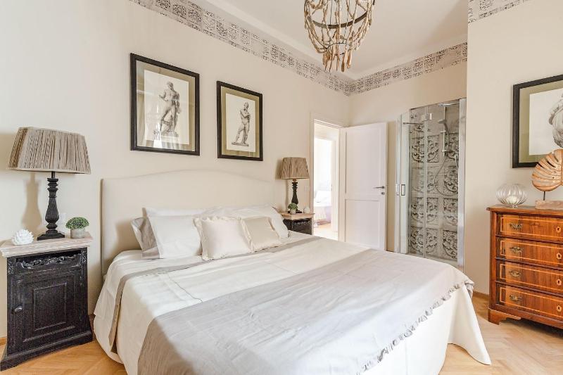 Casa San Frediano 3 Luxury Bedrooms and a Charming LUCCA View Inside the Walls - image 6