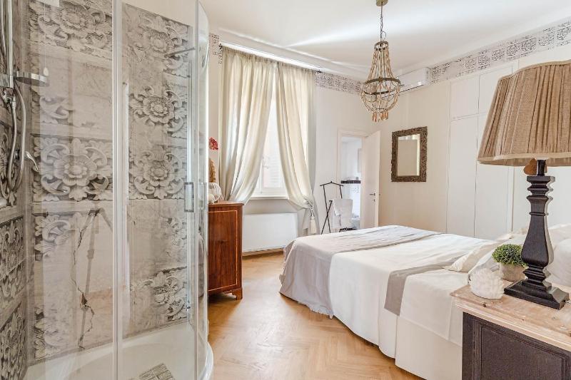 Casa San Frediano 3 Luxury Bedrooms and a Charming LUCCA View Inside the Walls - image 31